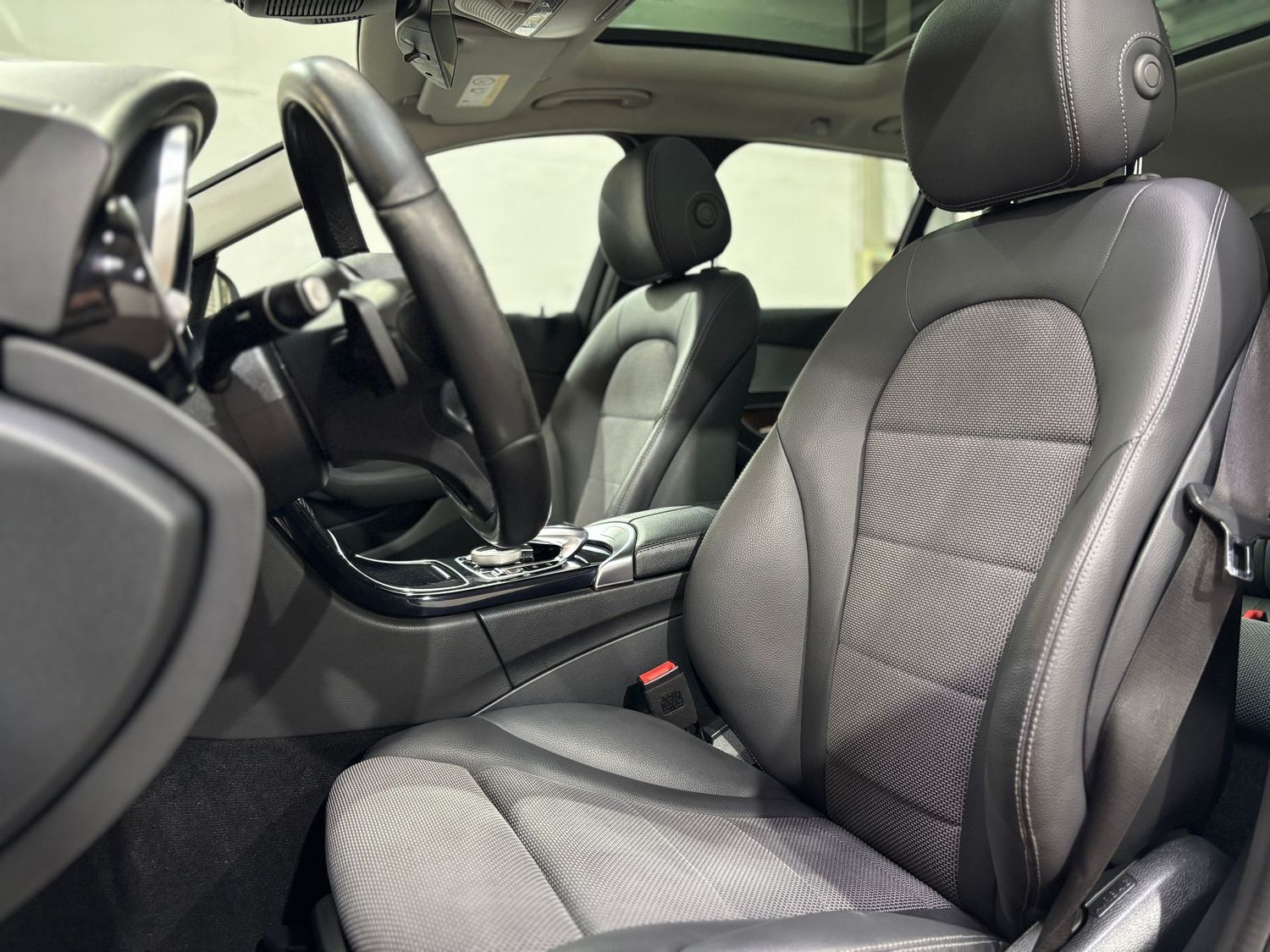 Fahrzeugabbildung Mercedes-Benz C 220 d 4Matic Avantgarde#Pano#LED#HUD#AHK#Kamer