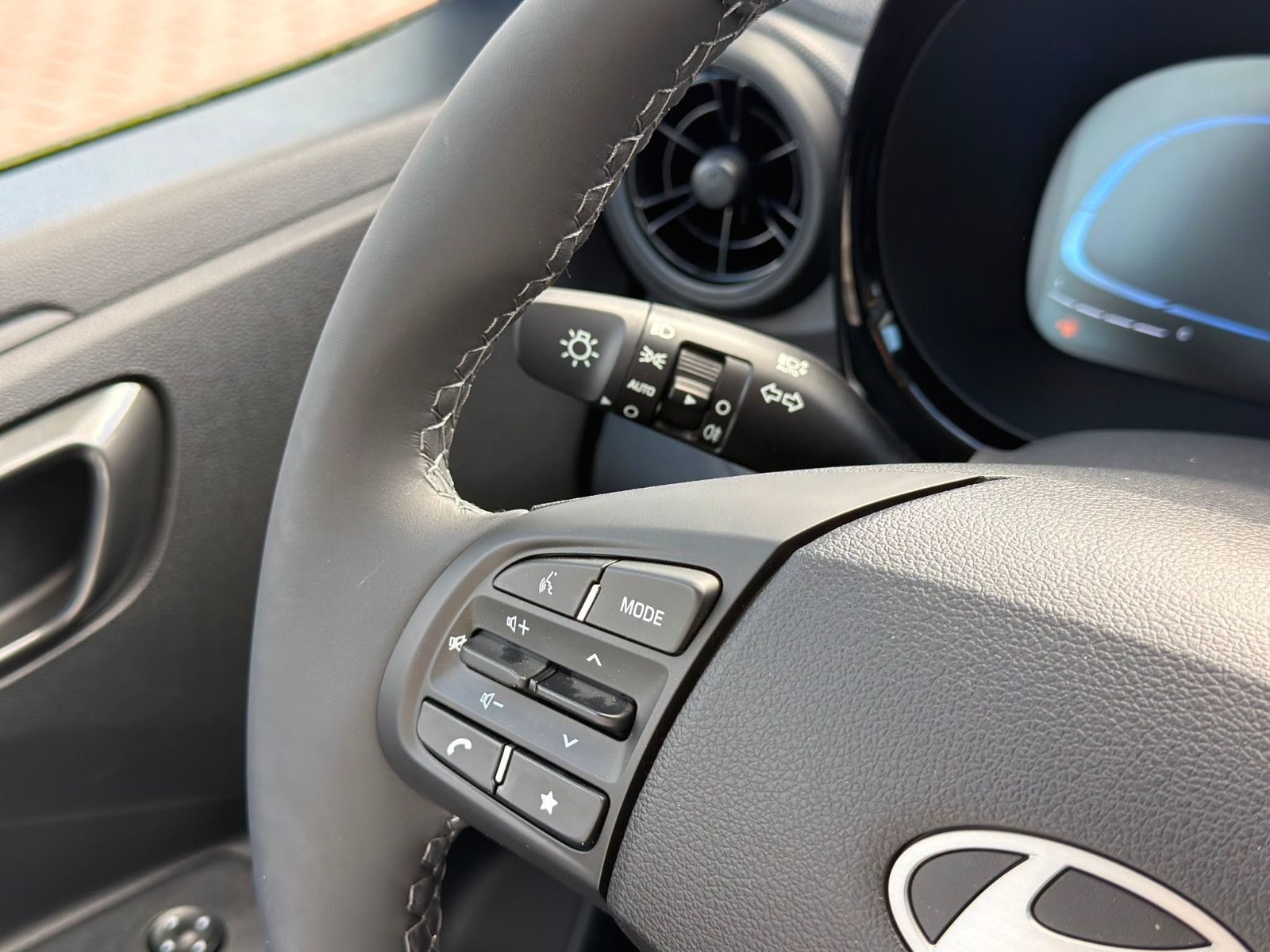 Fahrzeugabbildung Hyundai i10 1.0 Trend *Klima*Navi*CarPlay*PDC*RFKamera*