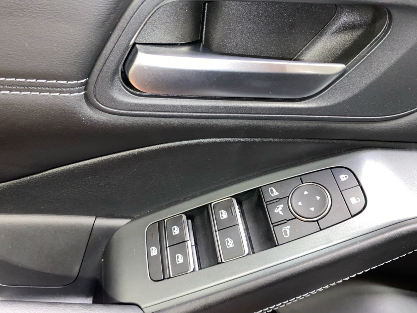 Fahrzeugabbildung Nissan Qashqai 1.3 DIG-T MHEV Automatik N-Connecta *HUD