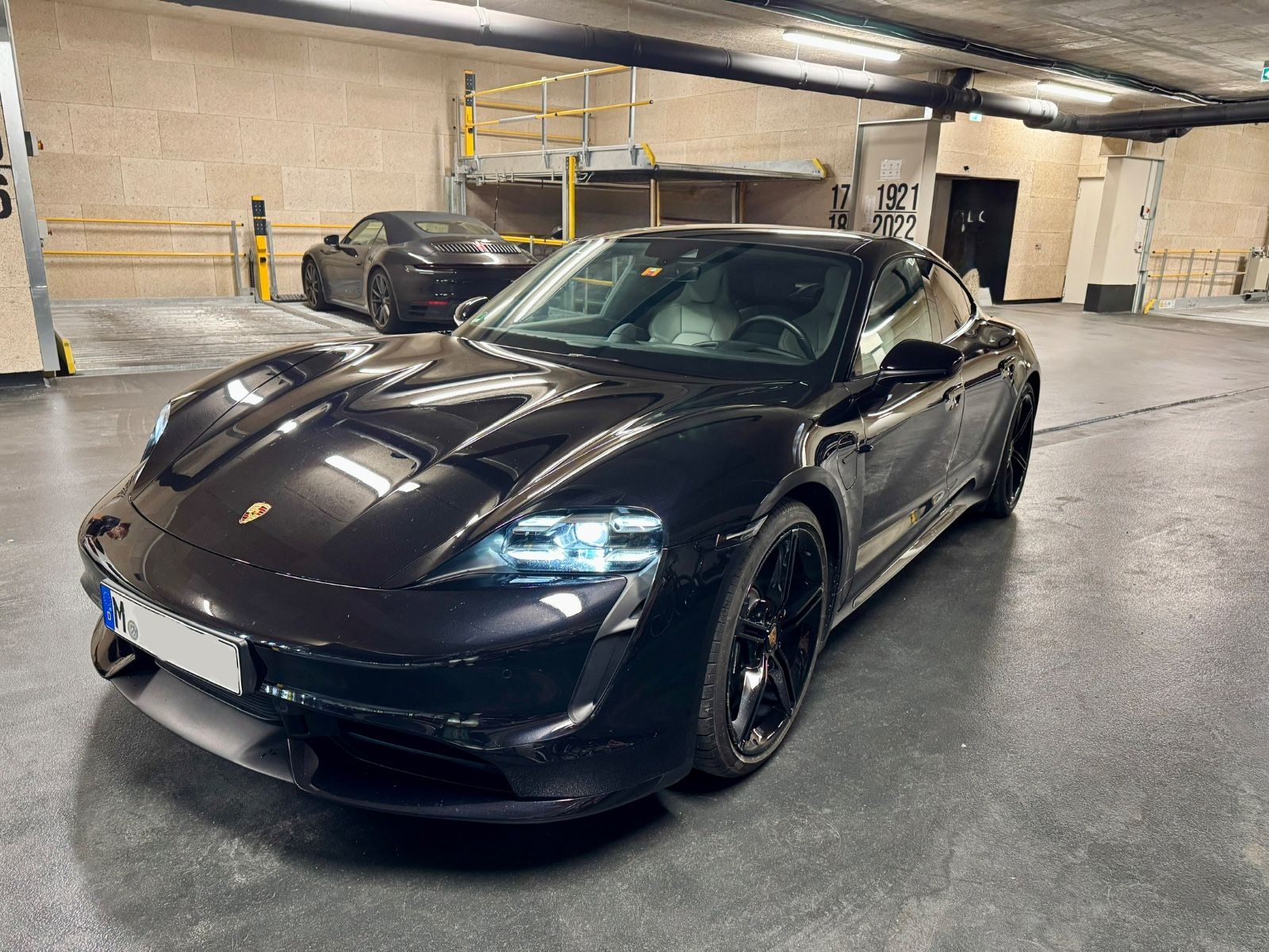 PORSCHE Taycan Turbo Turbo (schwarz Met., Kreide Leder)