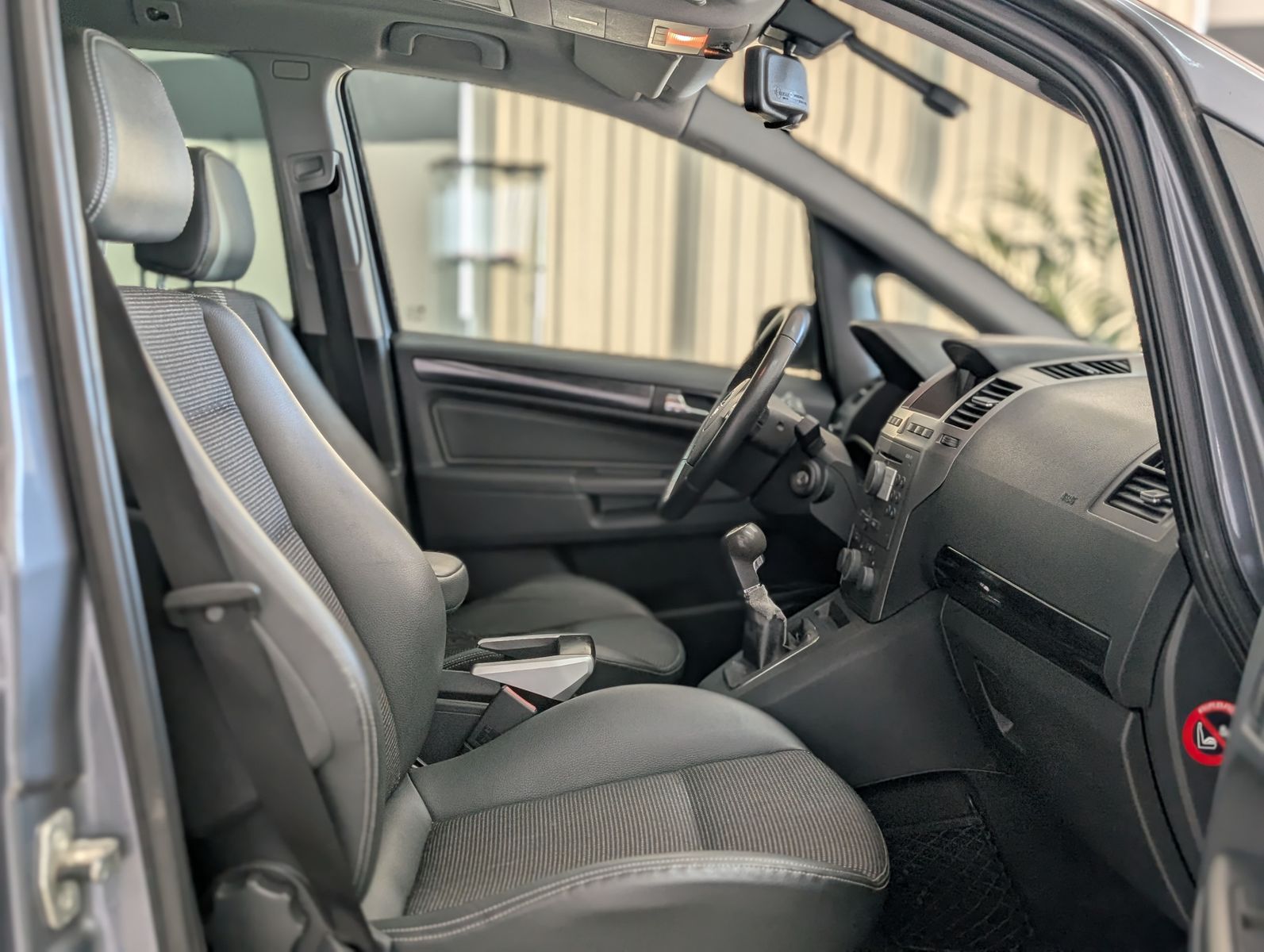 Fahrzeugabbildung Opel Zafira 2.2 Cosmo PANO 7S EURO4 GRÜN PLAK