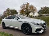 Volkswagen Arteon 2.0 TSI 206kW DSG 4MOTION R-Line R-Line - weiße Volkswagen Arteon