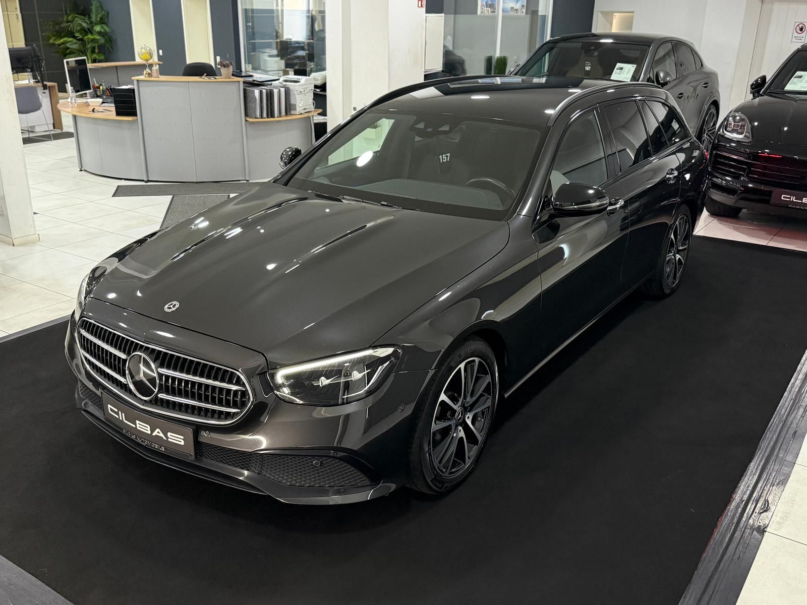 MERCEDES-BENZ E 220 d 9G T AVANTGARDE*NIGHT*LED*DISTR.*AMBI*