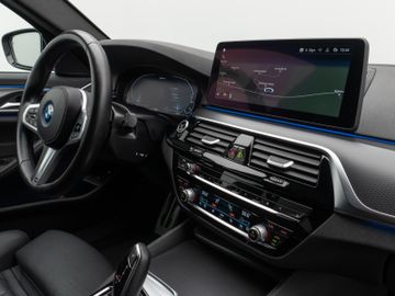 Fahrzeugabbildung BMW 530e M Sport Kamera Laser HUD DAB HiFi Komfort