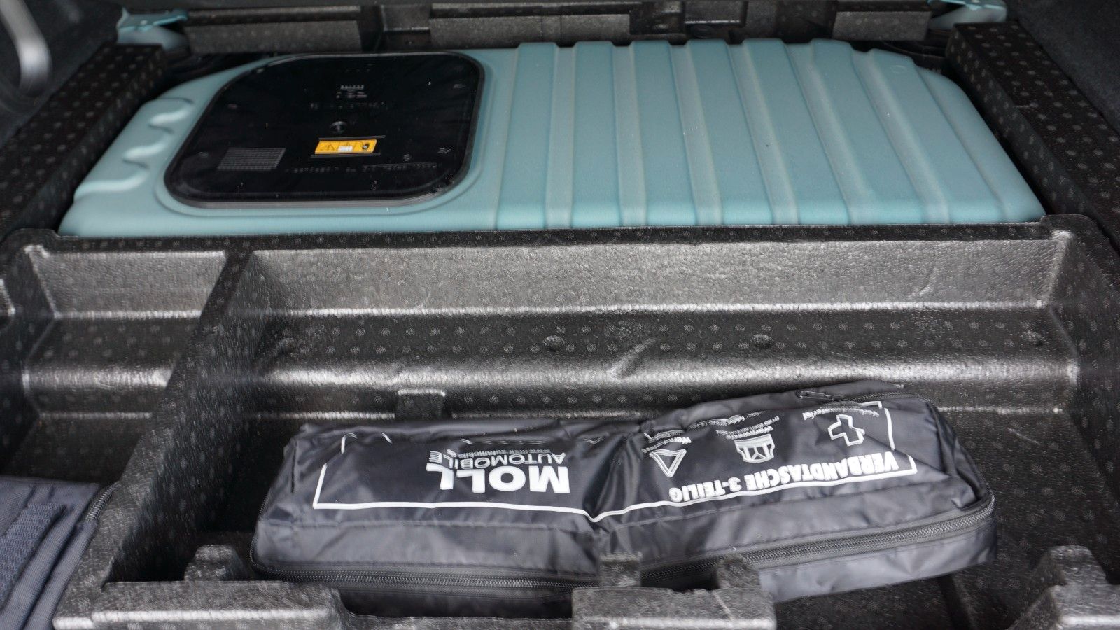 Fahrzeugabbildung Peugeot 308 SW Hybrid 180 Allure T.Leder,Navi,LED,SH,Kam