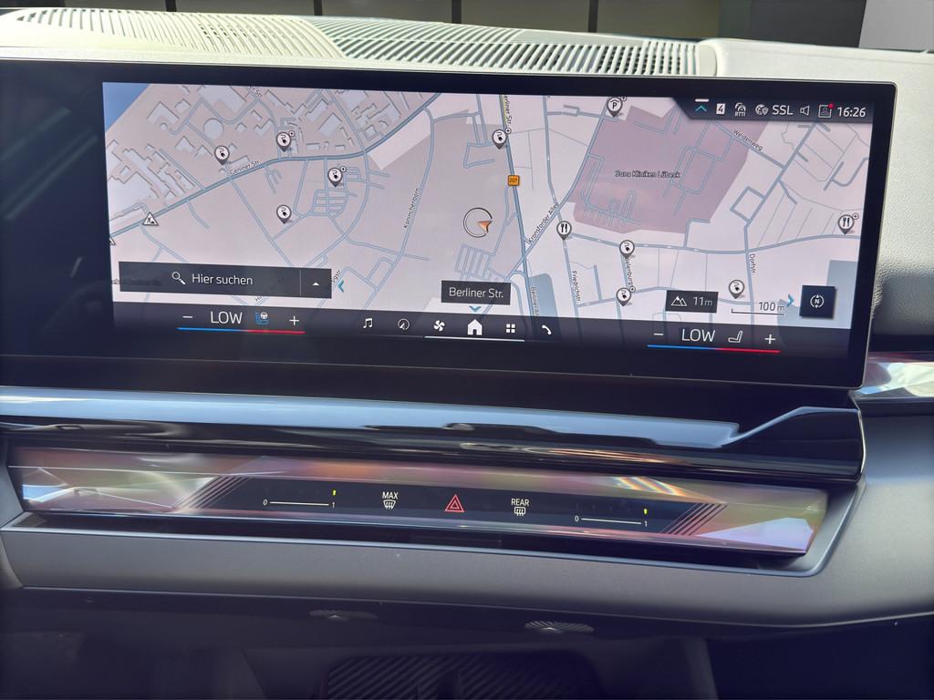 BMW 530e Lim. HYBRID LED NAVI HUD PANO ACC 360° 19"