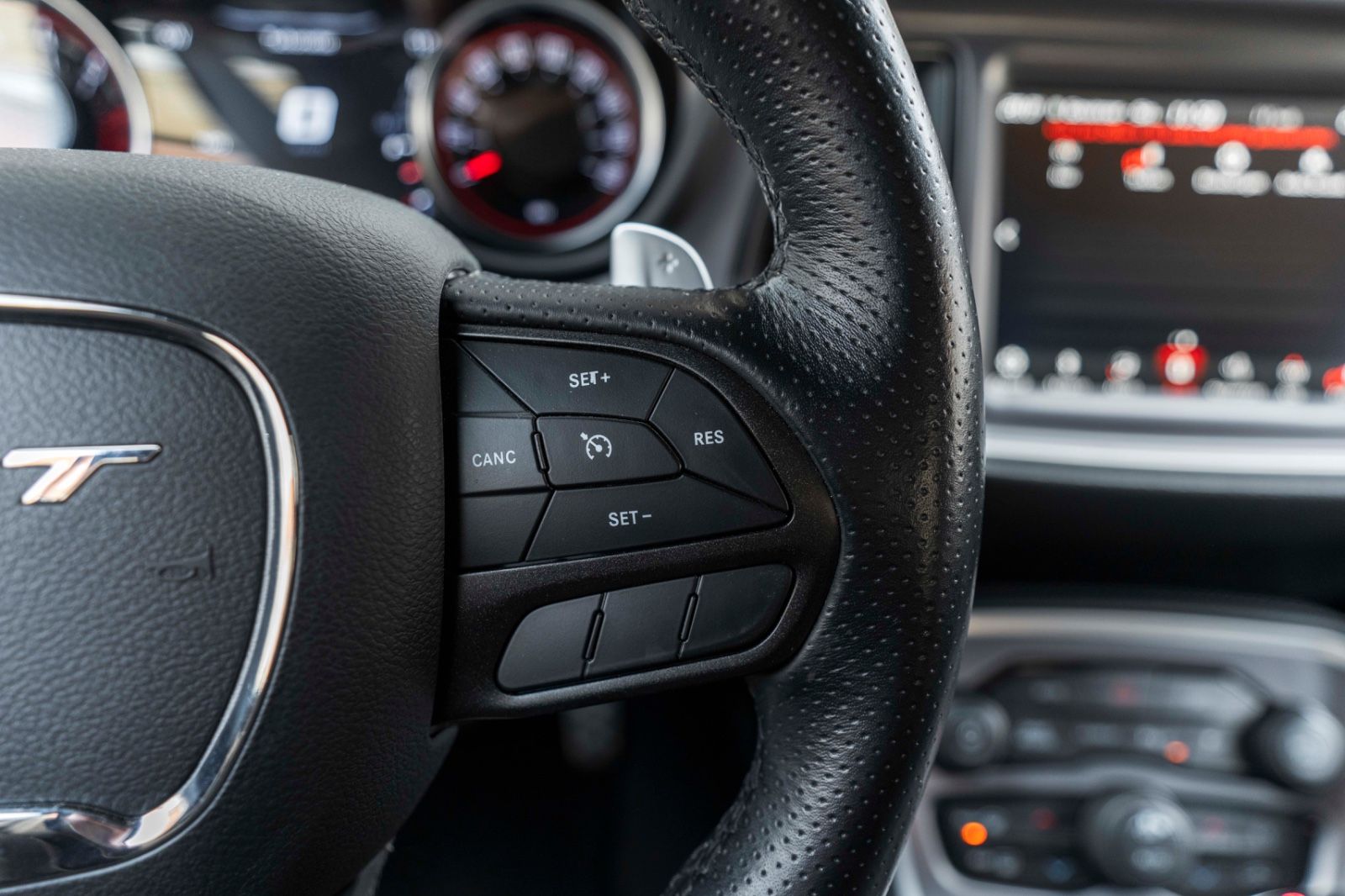 Fahrzeugabbildung Dodge Challenger 6,4L SCAT PACK ALPINE CARPLAY KAM