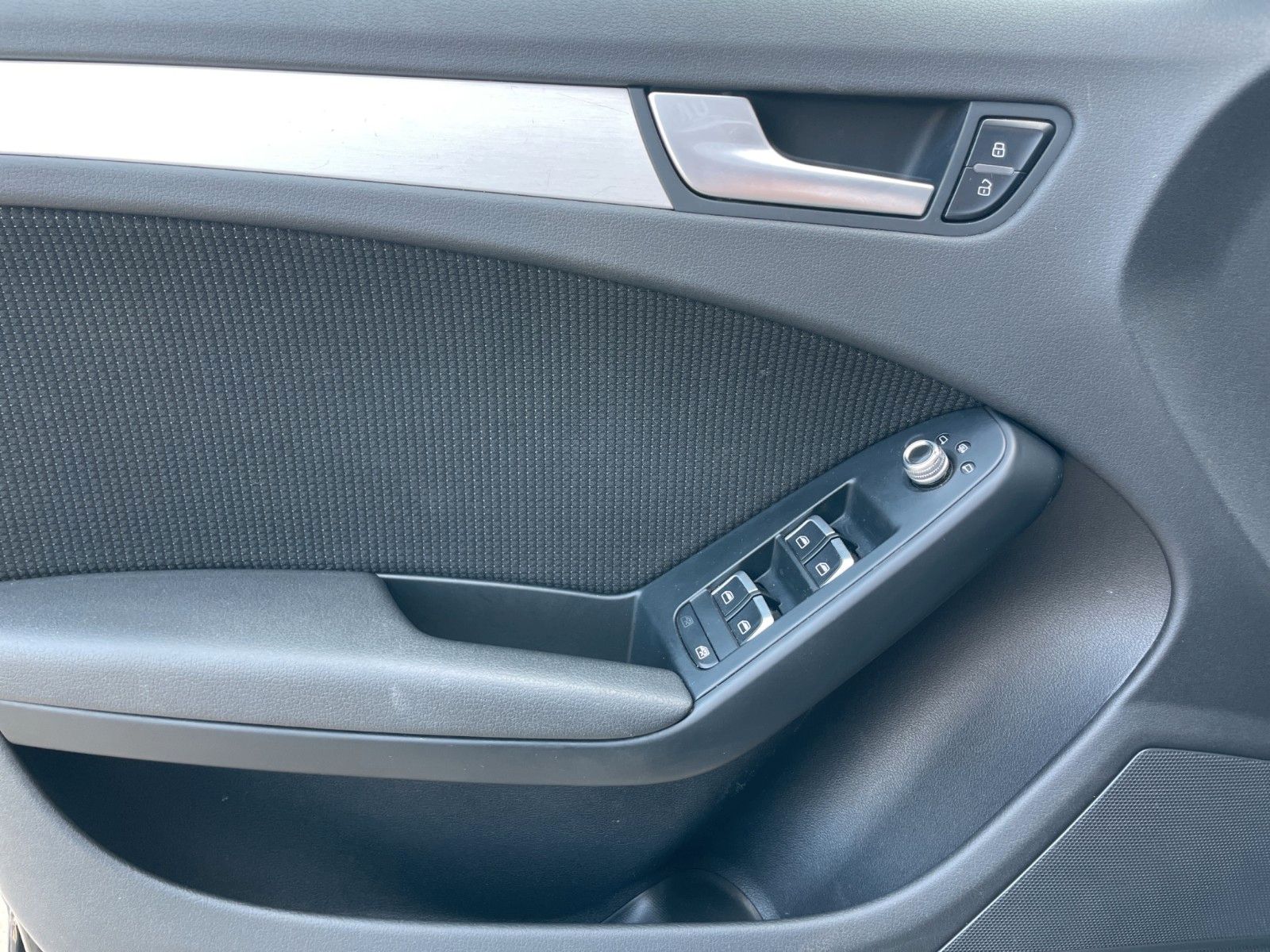Fahrzeugabbildung Audi A4 Avant 2.0 TDI *S-line*Tempomat*Teilleder*Navi