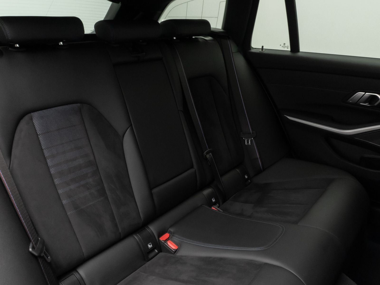 Fahrzeugabbildung BMW 320d M Sport Kamera HUD DAB H/K Komfort 19Zoll