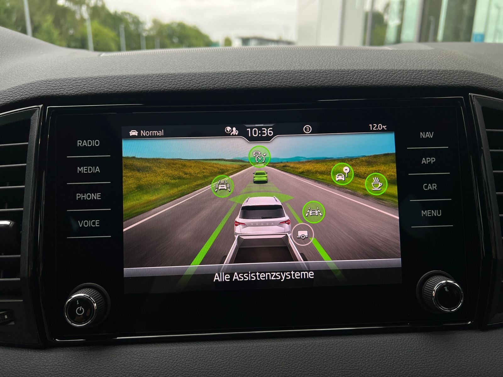 Fahrzeugabbildung SKODA Karoq Sportline 2.0 TSI 4x4 DSG *Panorama, AHK,