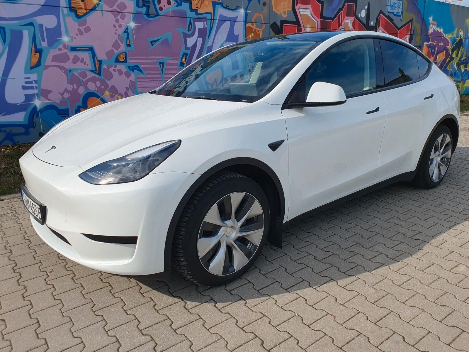 Tesla RWD, Allwetterreifen, AHK 1600kg, SOH 96 %