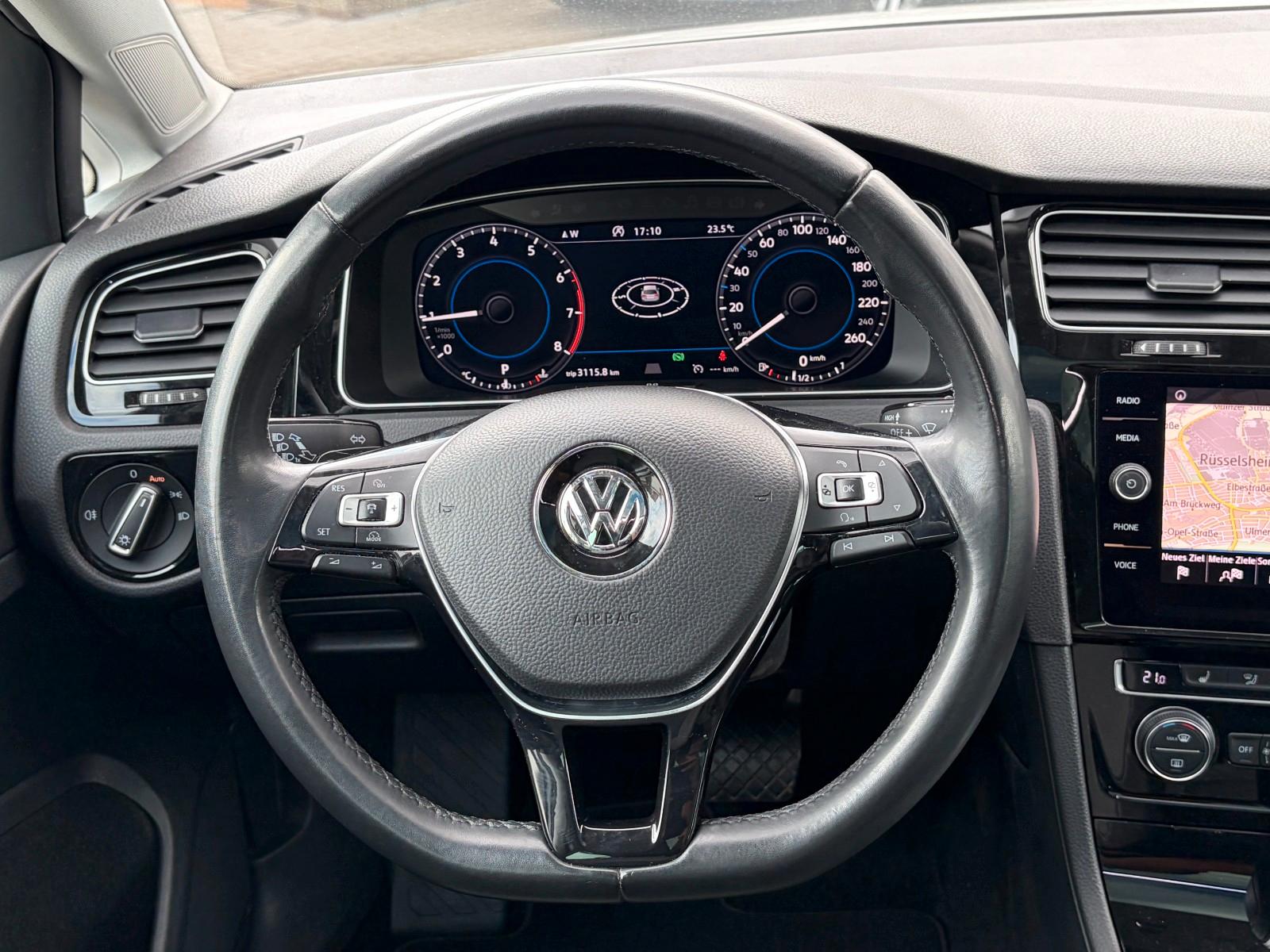 Volkswagen Golf VII Var Highline R Line*Pano*Kamera*ACC