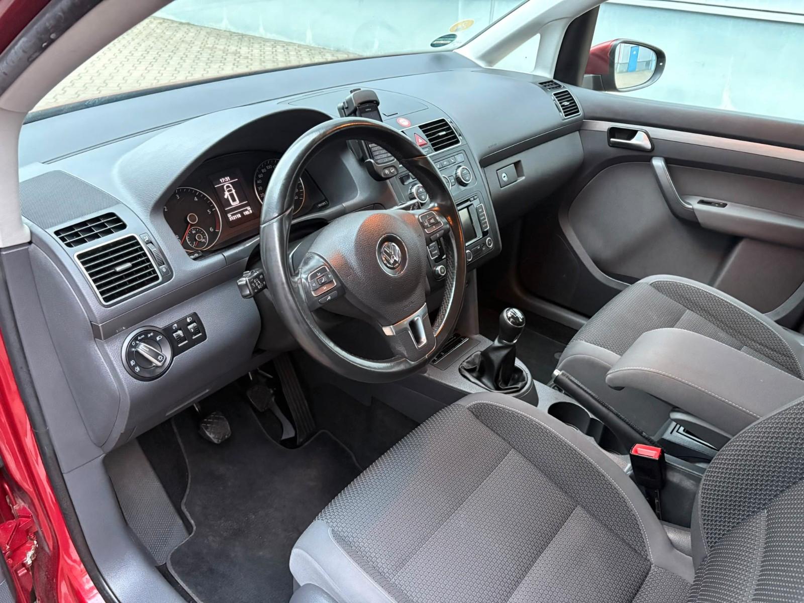 Volkswagen Touran 2014 — photo 8