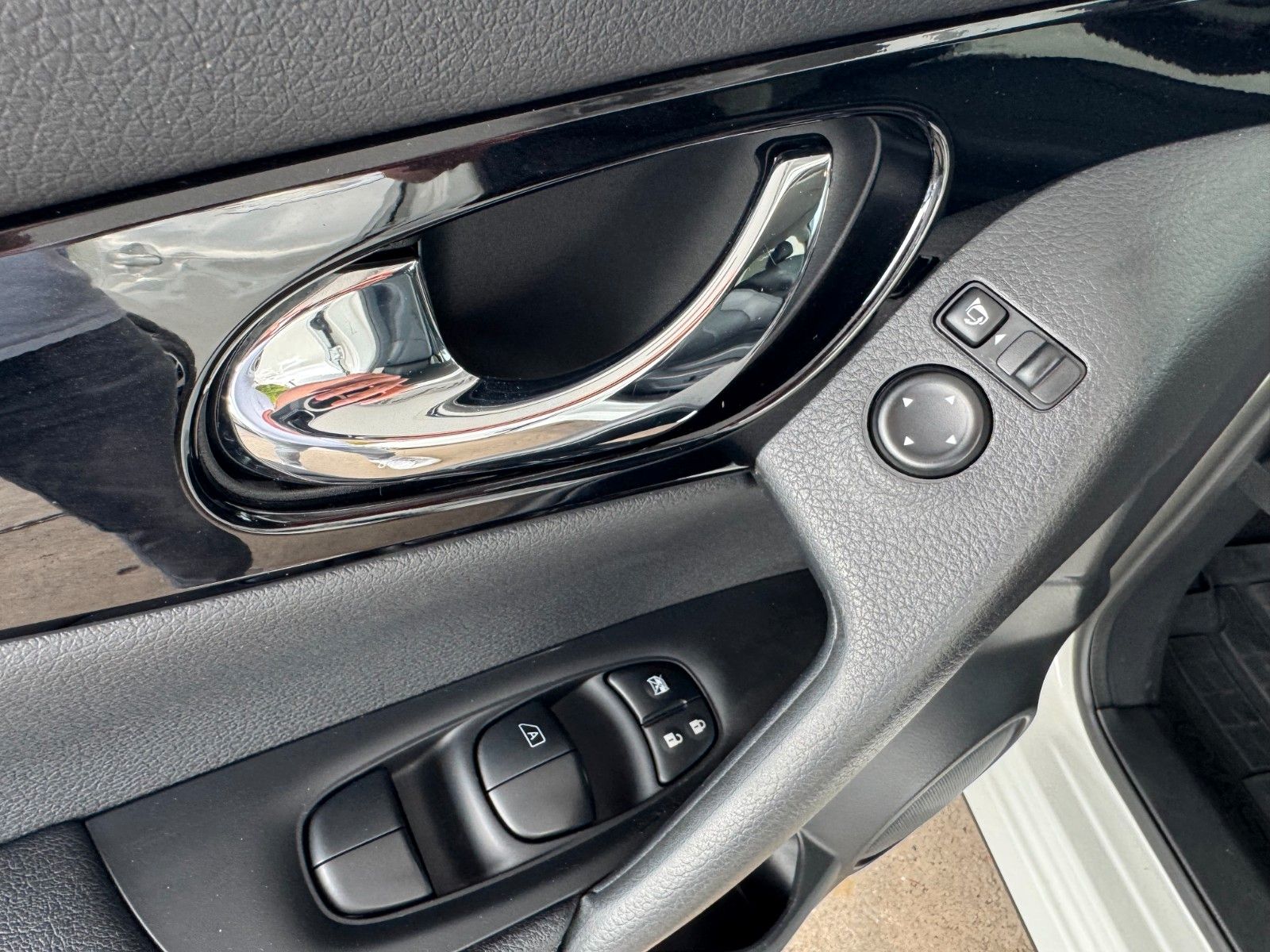 Fahrzeugabbildung Nissan Qashqai N-Connecta Panorama/Leder/360 Kamera