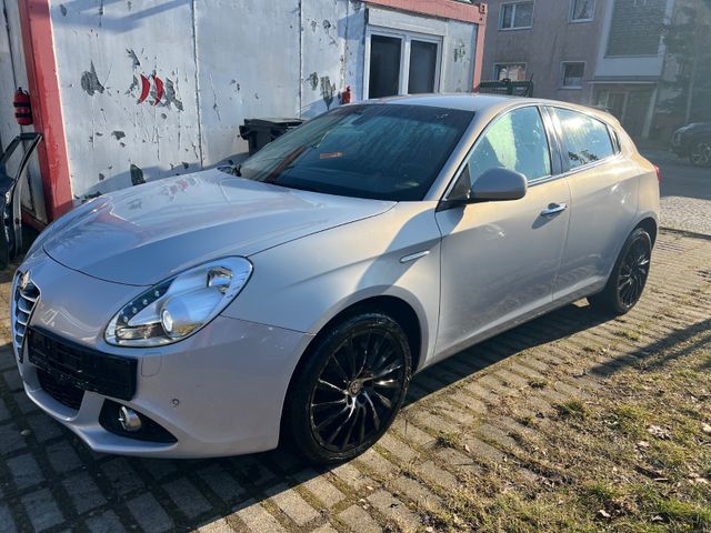 Alfa Romeo Giulietta Turismo 1.6 JTD NAVI XENON 18 ZOLL PDC