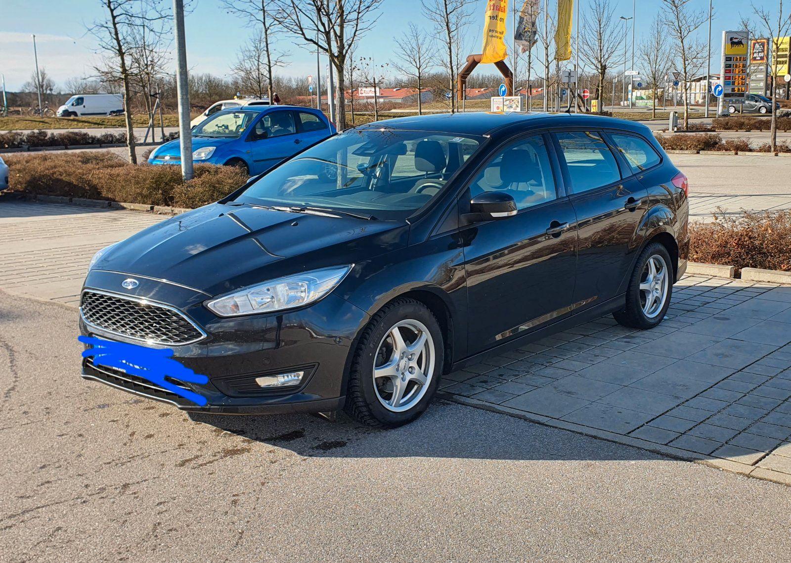 Ford Focus 2015 — вигляд ззаду