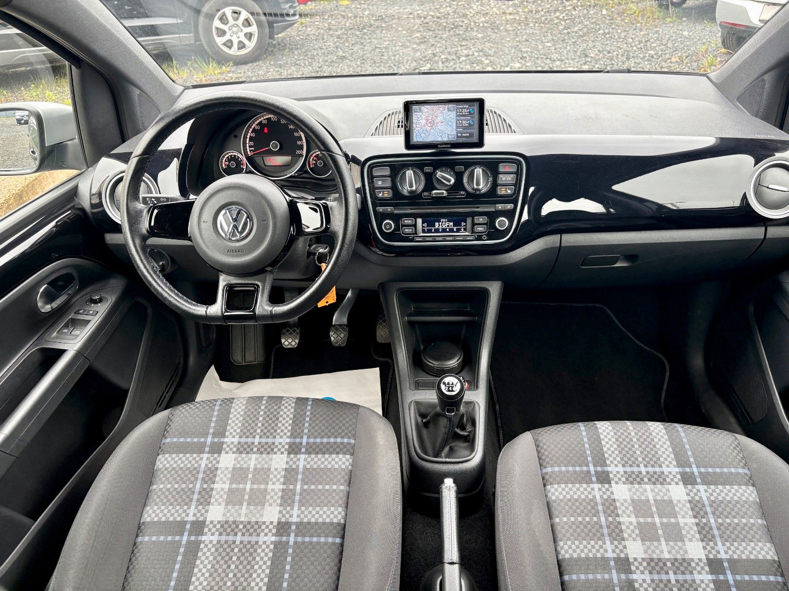 Fahrzeugabbildung Volkswagen up! 1.0 club up! Navi SHZ Klima 2.HD SCHECKHEFT