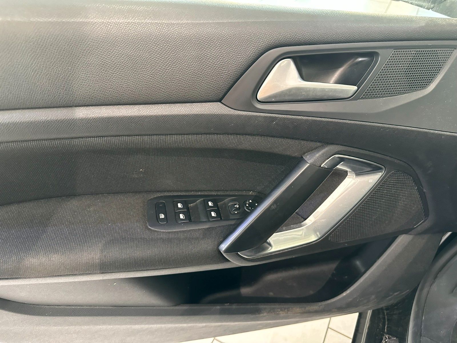 Fahrzeugabbildung Peugeot 308 SW Allure 1.5D NAVI/LED/PDC/ALU/R´CAM