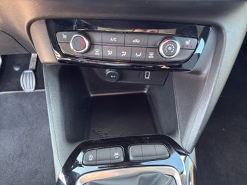Fotografie des Opel Corsa F Kamera LED Sitzheizung Allwetterreifen
