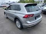 Volkswagen Tiguan 2.0 TSI 4Motion R-Line LED/360/Pano/HUD - Volkswagen Tiguan mit Benzin-Antrieb