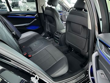 Fahrzeugabbildung BMW 520d Sport Line Kamera Memory Alarm LiveCockpit