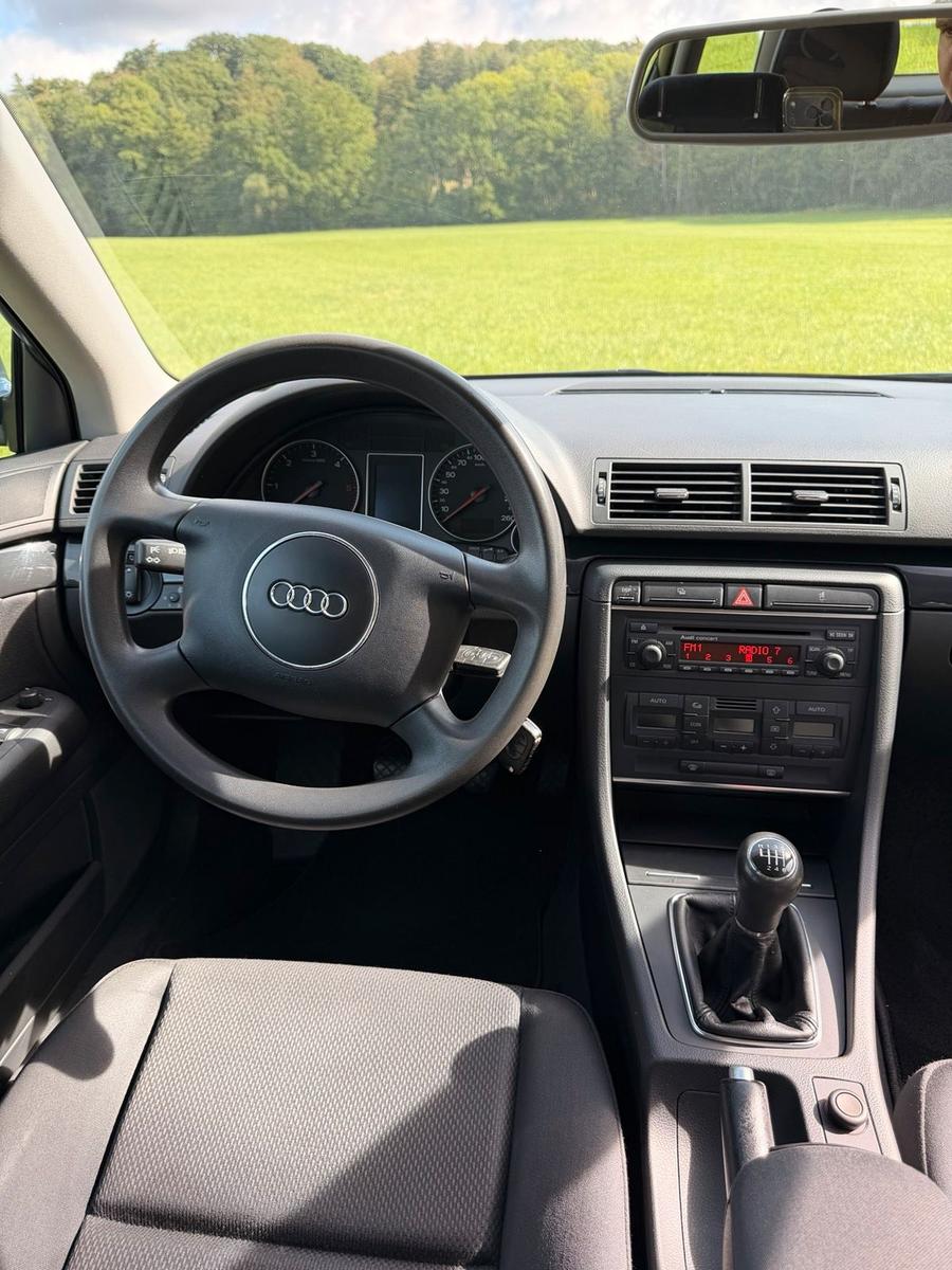 Audi A4 2004 — photo 12