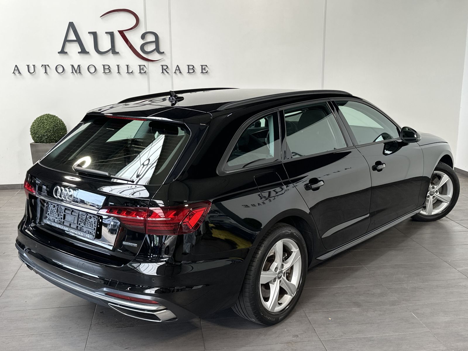 Fahrzeugabbildung Audi A4 Avant 45 TFSI Quattro Advanced NAV+LED+AHK+VC