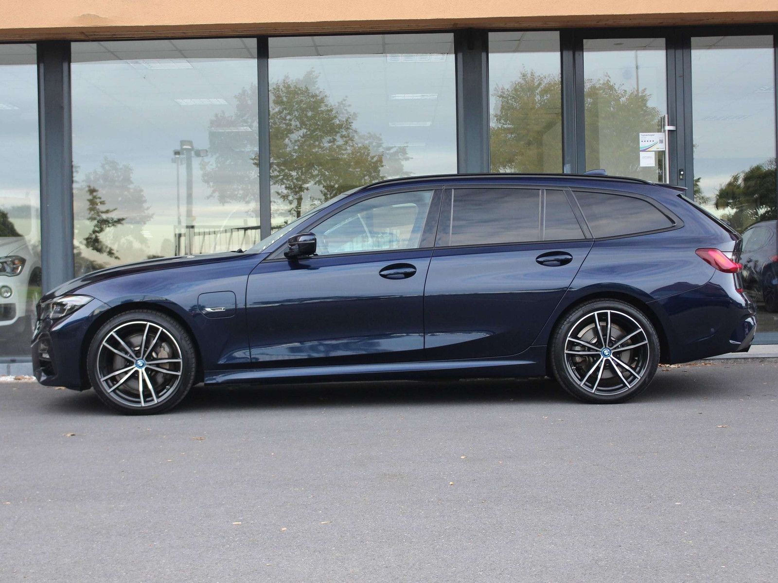BMW 330 e TOURING*M-SPORT*PLUG-IN HYBRIDE*292PK*LASE imagem 3