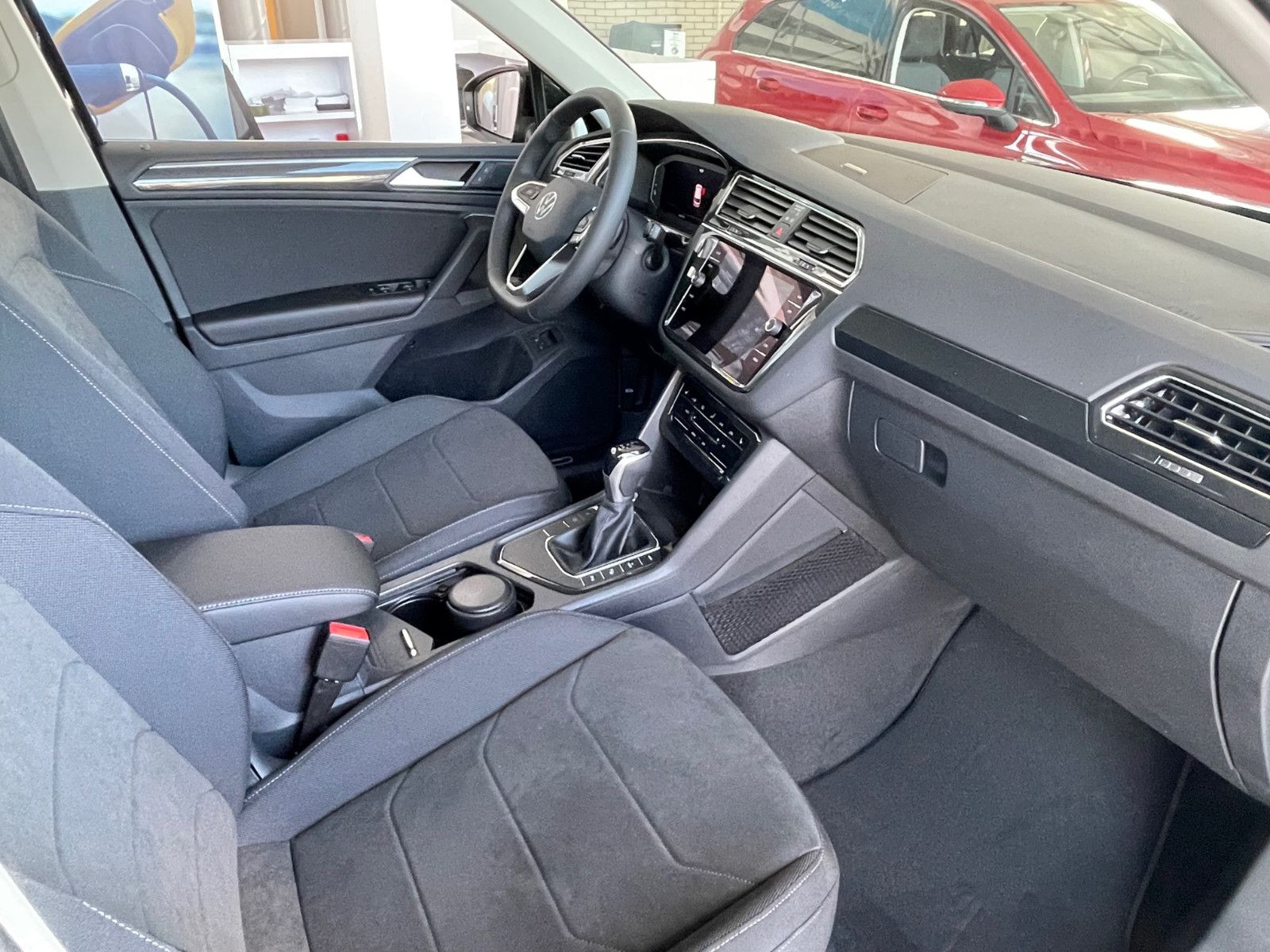 Volkswagen Tiguan  eHybrid TSI DSG Elegance AHK Matrix Pano imagem 3