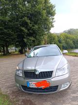 Skoda Octavia 2.0 TDI DSG Family Family - Skoda Octavia aus 2012 mit Diesel-Antrieb: Limousine