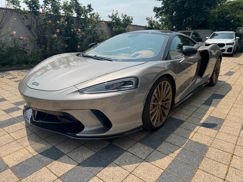 McLaren GT