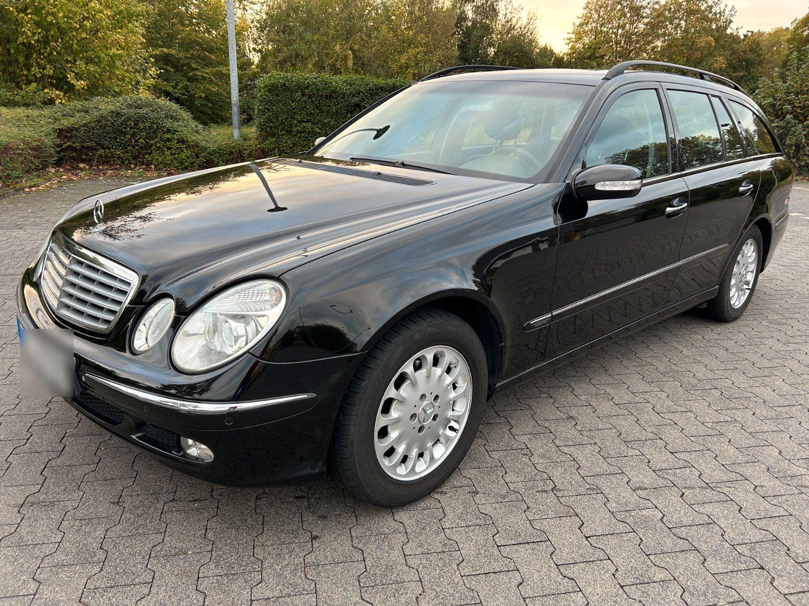 Mercedes-Benz E270 2004 — rear view