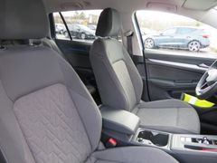 VW Golf VIII Var. 2.0 TDI Life DSG FACELIFT LED Ahk VW Golf VIII Var. 2.0 TDI Life DSG FACELIFT LED Ahk