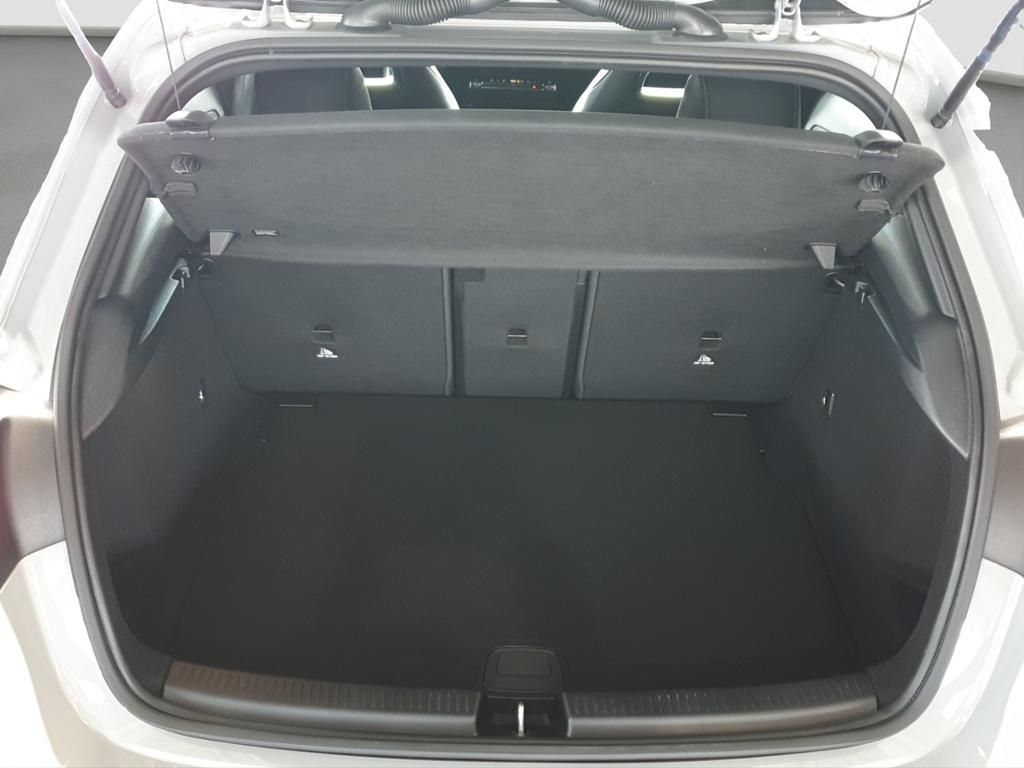 Fahrzeugabbildung Mercedes-Benz A 180 Kompaktlimousine AMG Line*Night Paket*LED