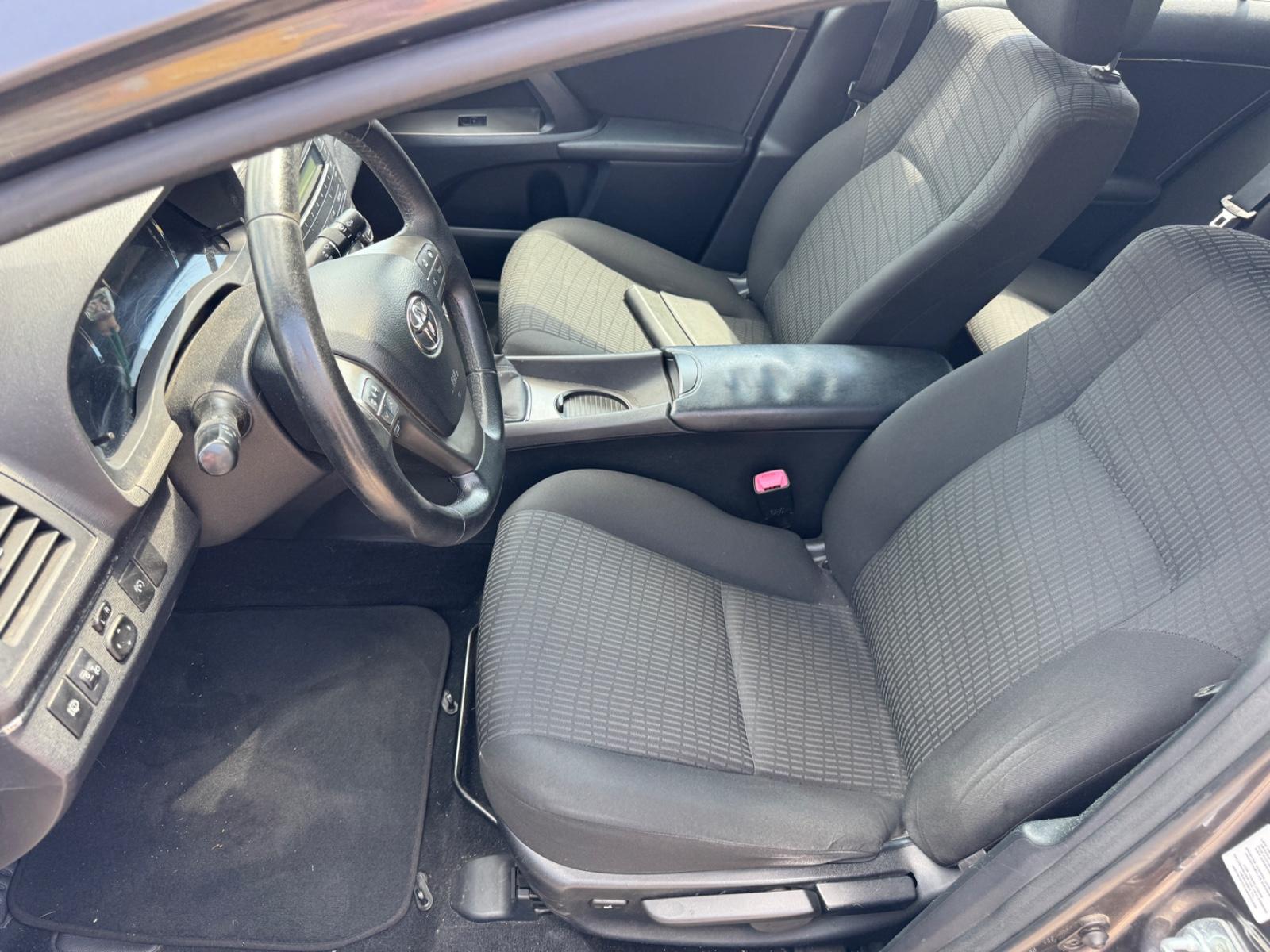 Toyota Avensis 2010 — photo 16