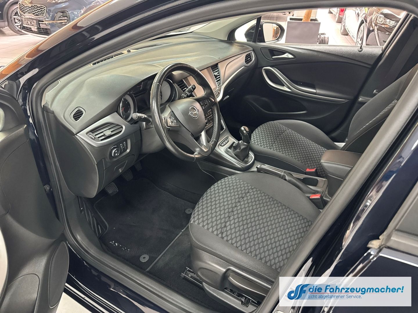 Fahrzeugabbildung Opel Astra K Sports Tourer Edition Start Stop Navi AC
