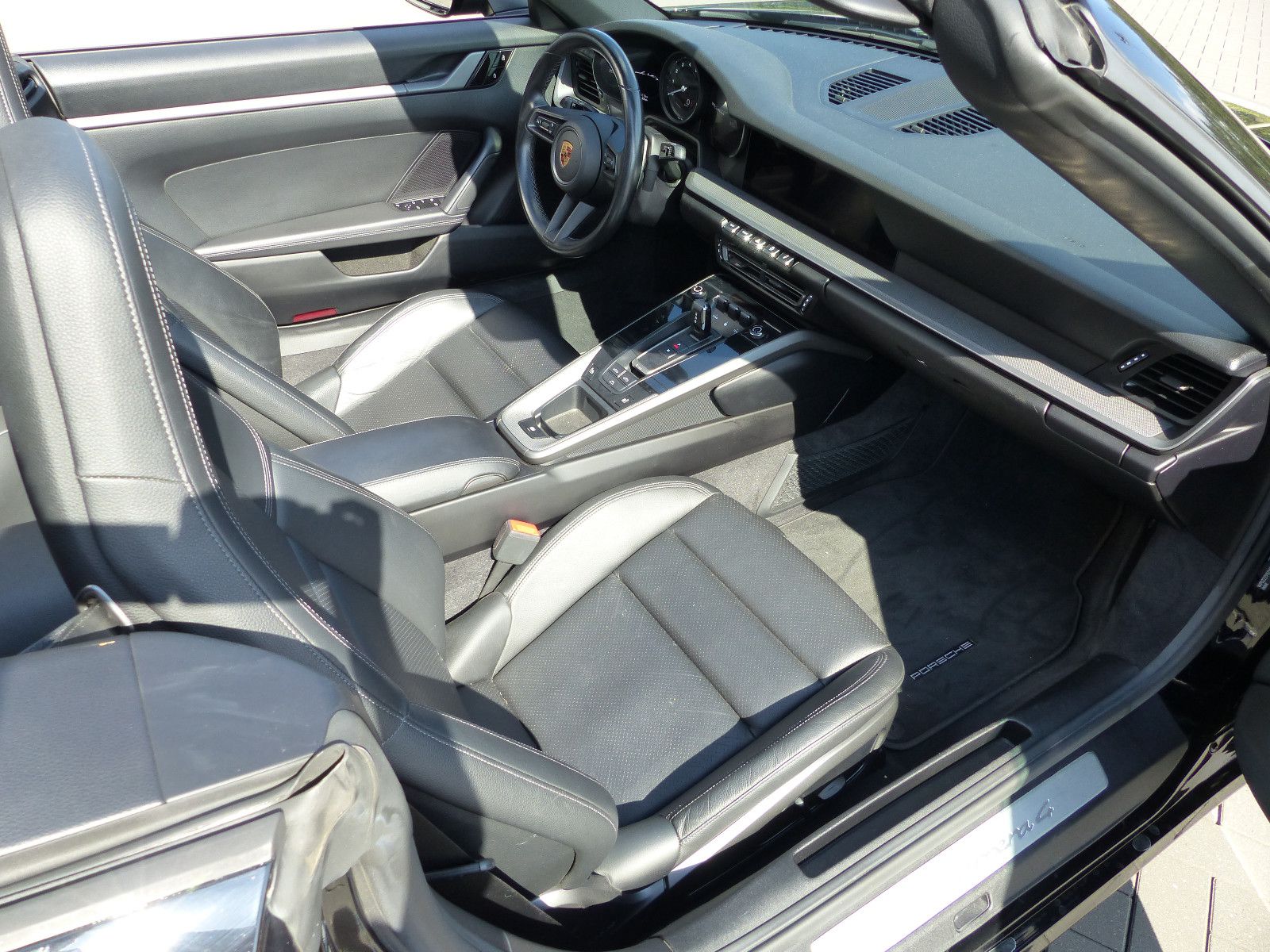 Fahrzeugabbildung Porsche 992 Carrera 4 Cabriolet