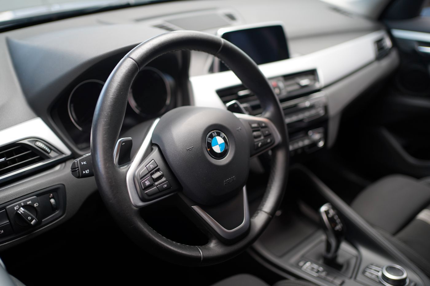 Fahrzeugabbildung BMW X1 20i Advantage +Navi+Parkassist+DrivingAssist+