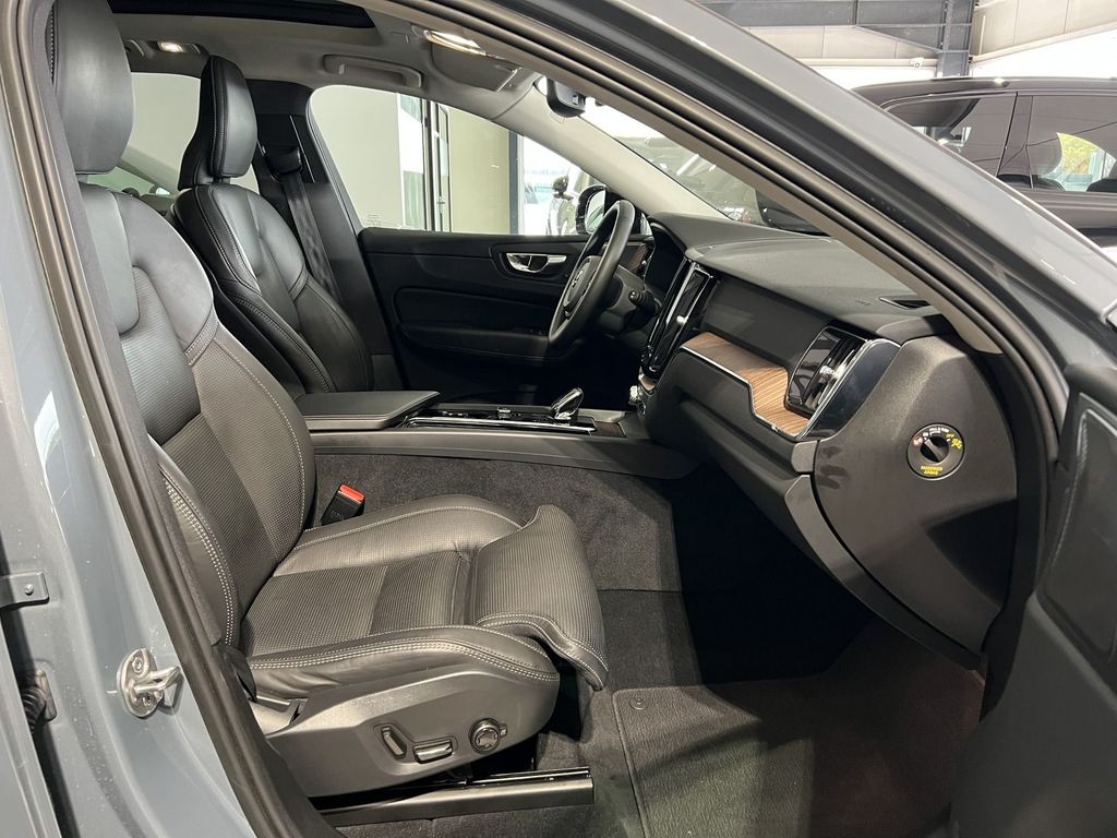Volvo XC60 B4 (D) Plus Dark AWD ACC BLIS Pano AHK 360°