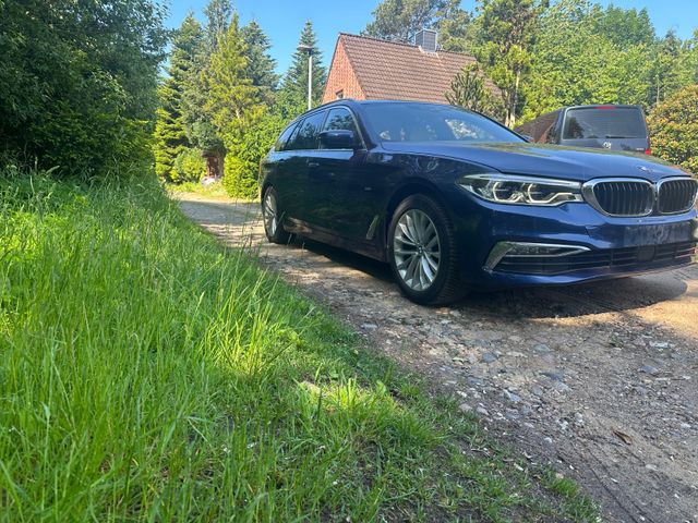 BMW BMW 520d xDrive Pano HUD AHK Keyless 