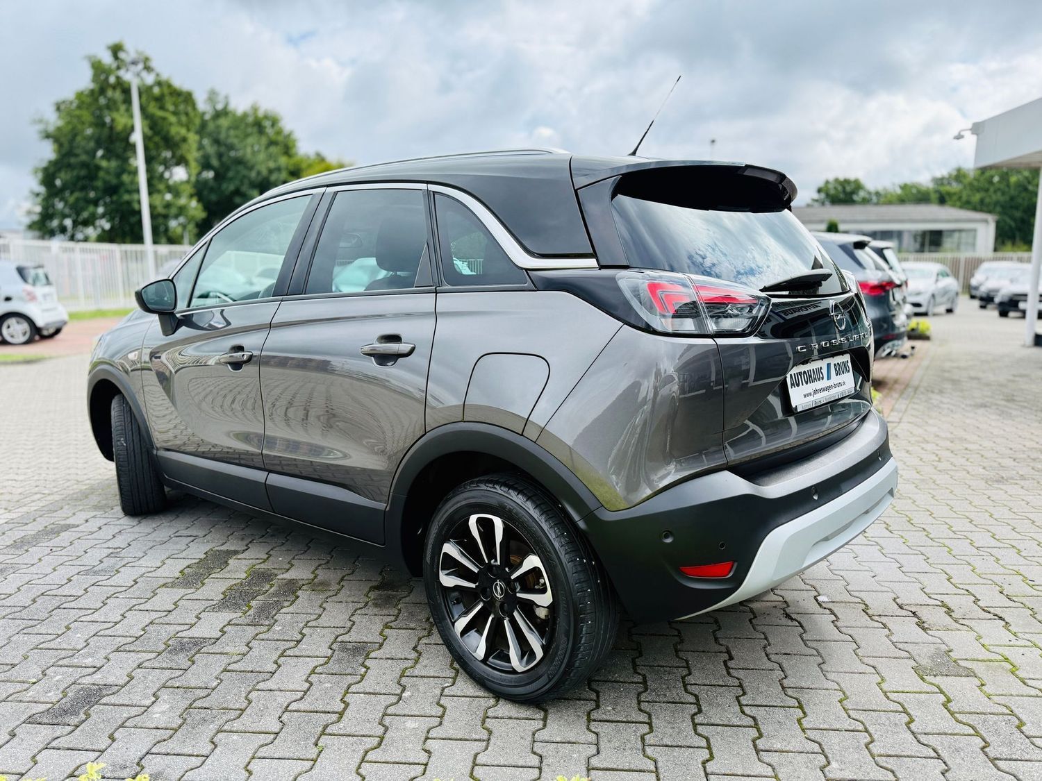Fahrzeugabbildung Opel Crossland X 1,2 T ELEG., Navi, Panod, LED, RFK,