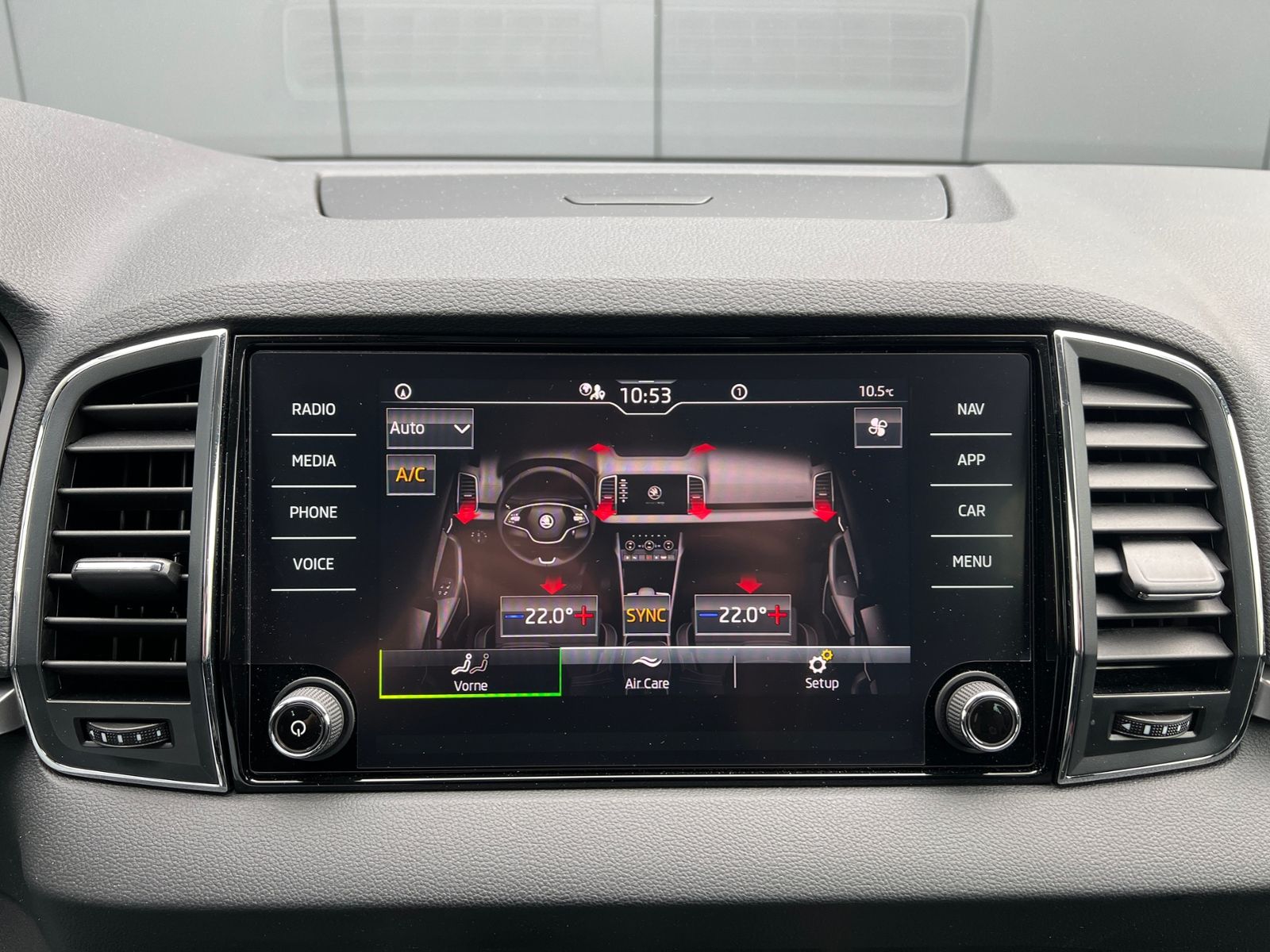 Fahrzeugabbildung SKODA Karoq TOUR 1.0 TSI *Sitzheiz.,beheizb.Fronts.,GR