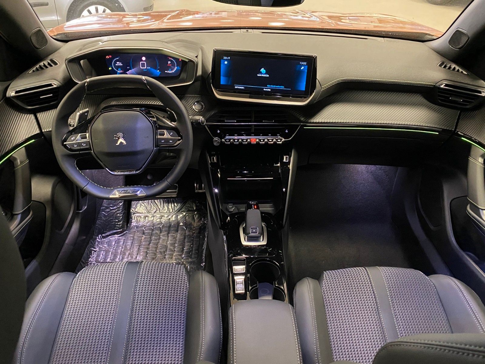 Fahrzeugabbildung Peugeot 2008 PureTech GT+NAVIGATION+LAGER+ALU+AUTOMATIK+