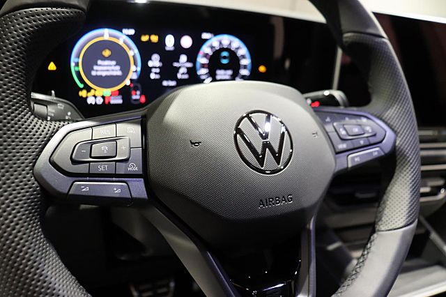 Tiguan R-Line 1.5l eHybrid DSG AHK BlackStyle An