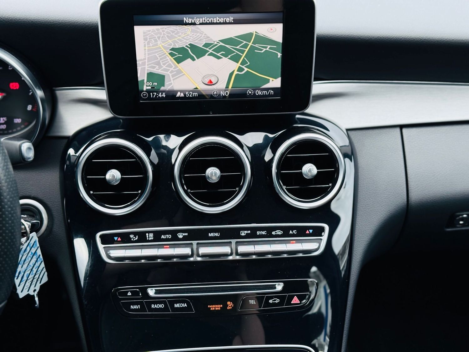 Fahrzeugabbildung Mercedes-Benz C 200 AVANTGARDE, Automatik, LED, Navi, PTS, SH
