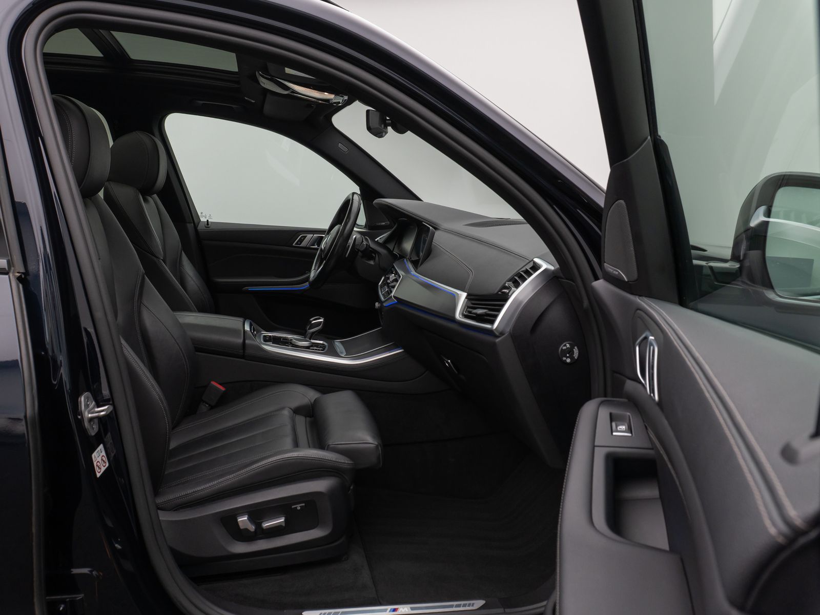 Fahrzeugabbildung BMW X5 xD25d M Sport Panorama Kamera HUD DAB H/K AHK