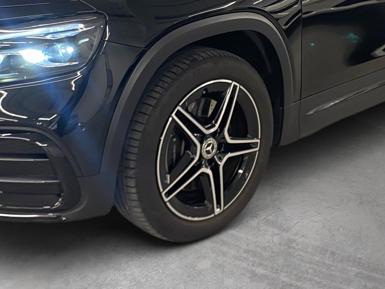 Fahrzeugabbildung Mercedes-Benz GLB 220 d 4M AMG*AHK*Technik*STDHZG*HUD*Dist*360