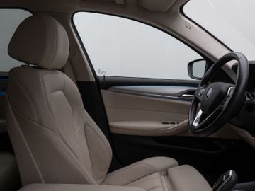 Fahrzeugabbildung BMW 530e Tour HUD Laser Sportsitz Komfortzugang