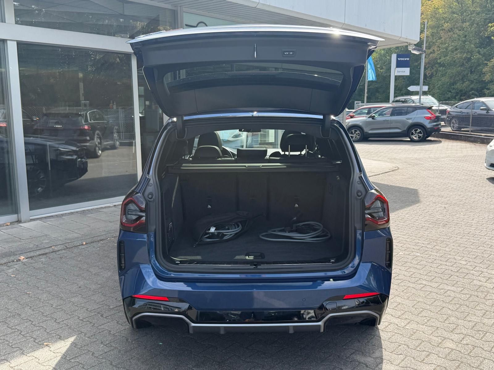 Fahrzeugabbildung BMW iX3  Inspir M Sport SHADOW+PANO+MEMO+360+ACC+AHK