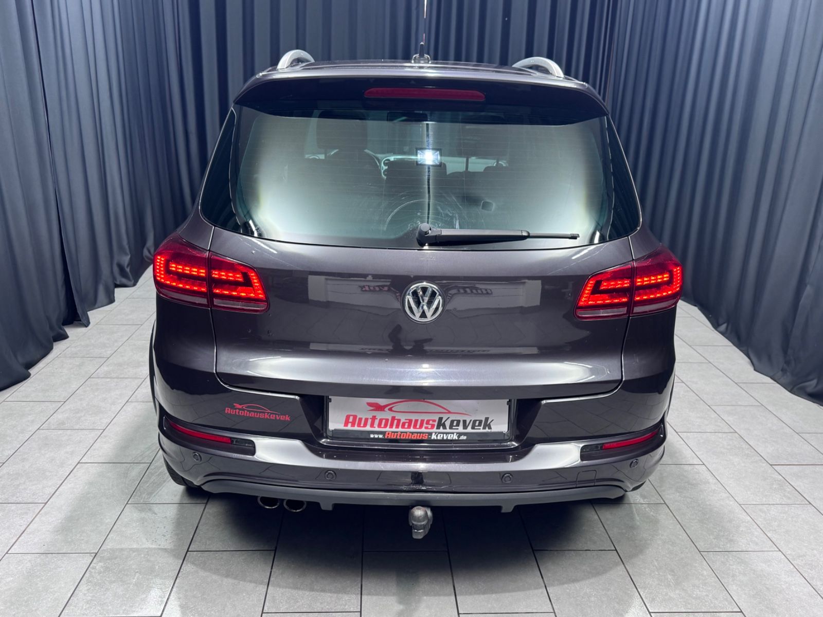 Fahrzeugabbildung Volkswagen Tiguan Lounge Sport&Style 4Motion*R-LINE*PANO*